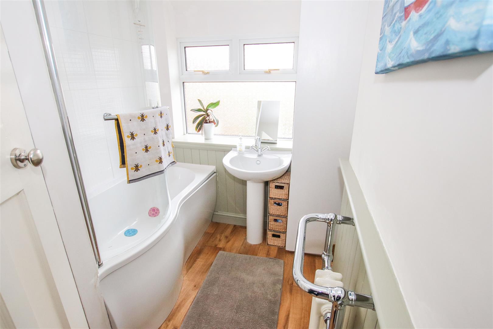 FIRST FLOOR BATHROOM